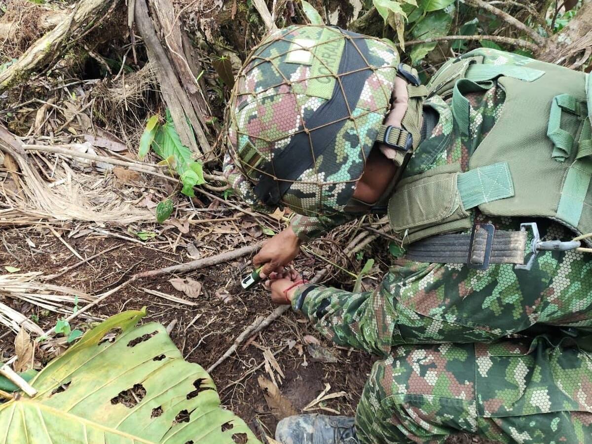 Destruyen en Cauca explosivos y minas utilizados por las disidencias para proteger cultivos ilícitos