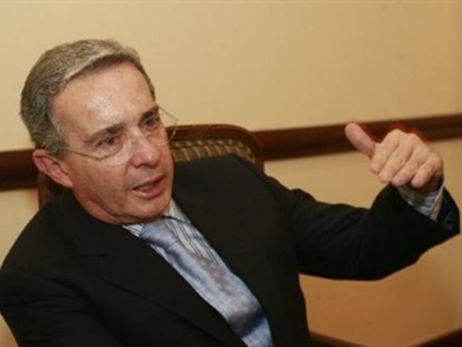 Presidente Uribe reitera que Peñalosa es un buen candidato para Bogotá