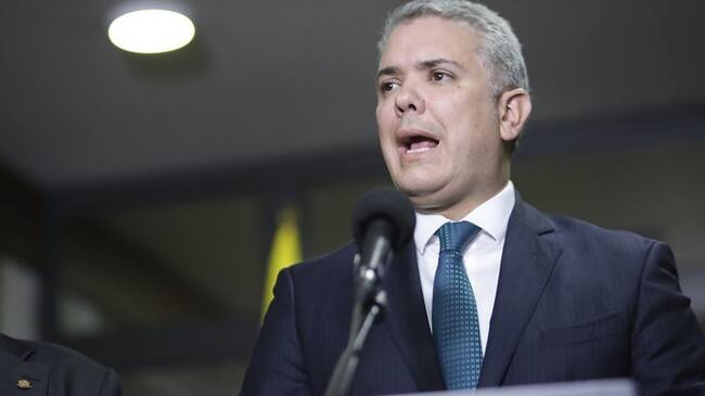 Presidente encabezó ascenso de cadetes asesinados en atentado del ELN. Foto: Colprensa