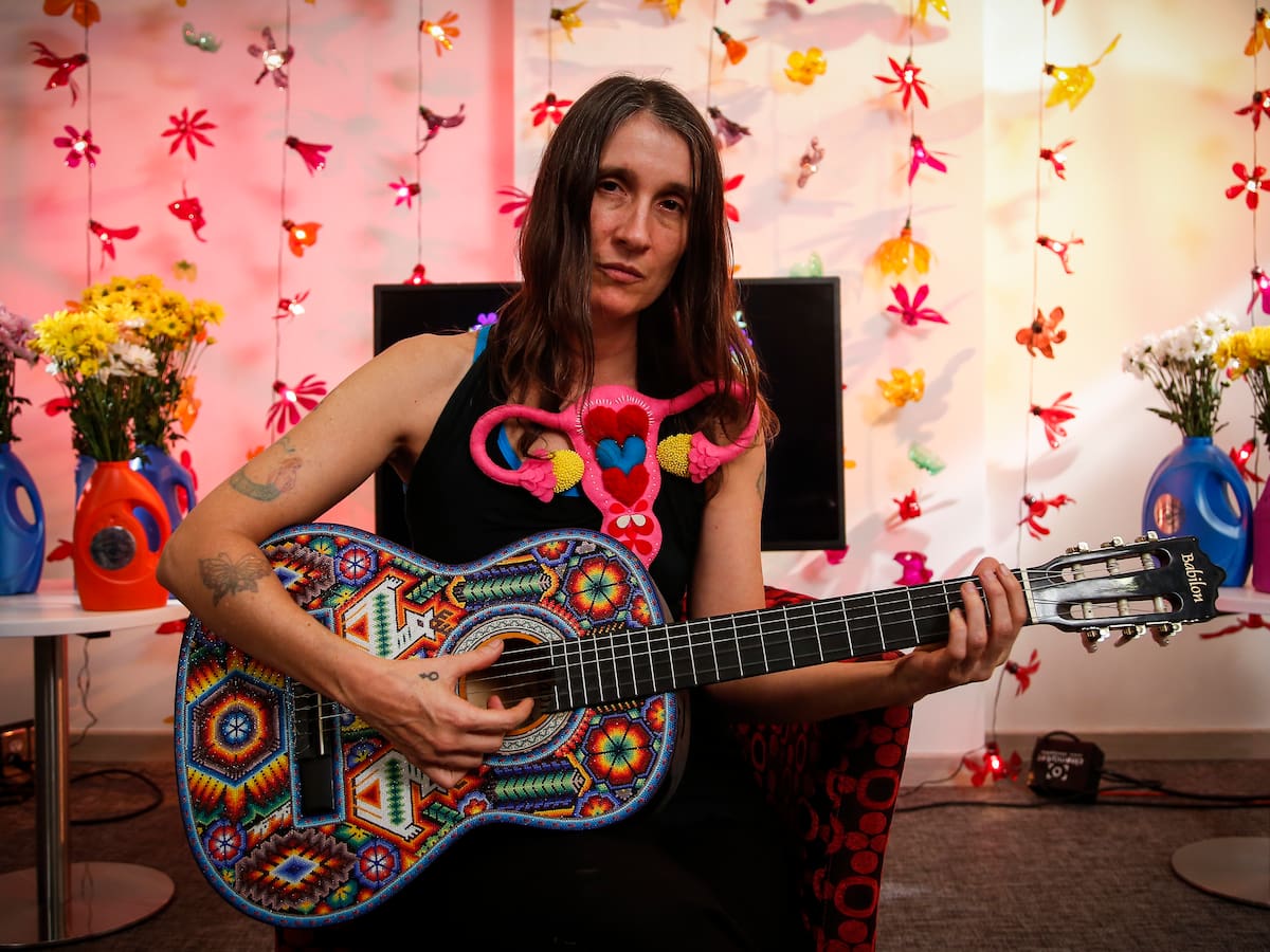 Andrea Echeverri, la figura femenina más destacada del rock, cumple 56 años