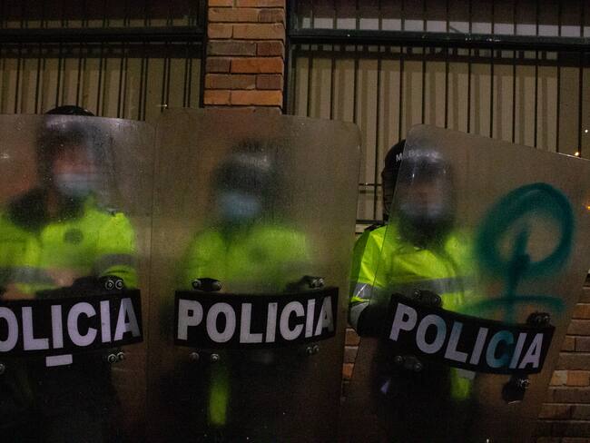Women feminist radical groups clash with police outside the medicine forensics 'Medicina Legal' office in Bogota during the International Day for the Elimination of Violence against Women demonstrations in Bogota, Colombia on November 25, 2021. (Photo by: Laura Salazar/Long Visual Press/Universal Images Group via Getty Images)