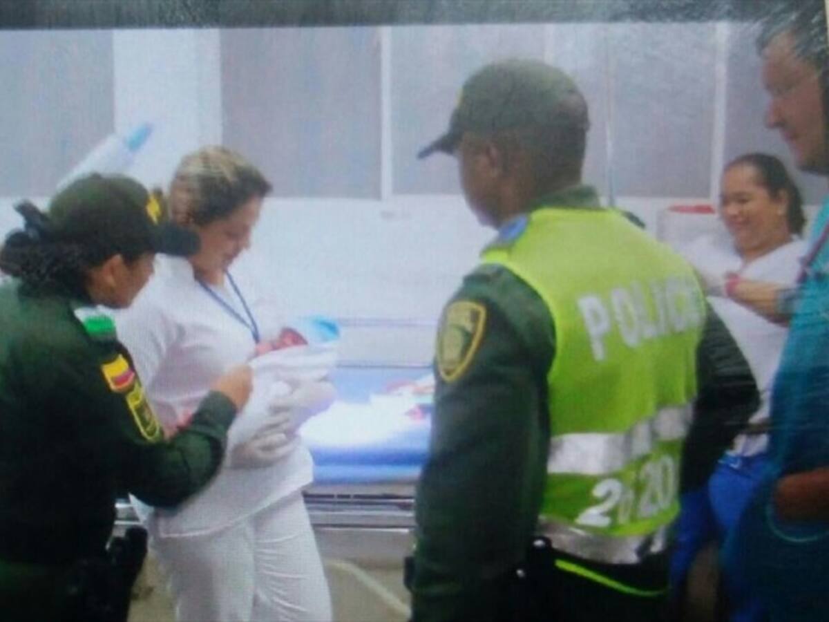 Rescatan a bebé que fue abandona en una caja de cartón en el sur de Cartagena