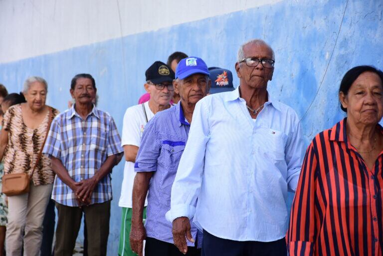 Imagen de referencia de entrega de subsidios a adultos mayores en Barranquilla./ Foto: Alcaldía de Barranquilla