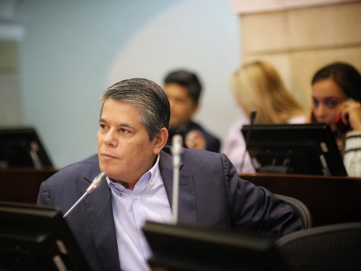 “Un congresista que se gana $32 millones no es bien remunerado”: senador Antonio Zabaraín