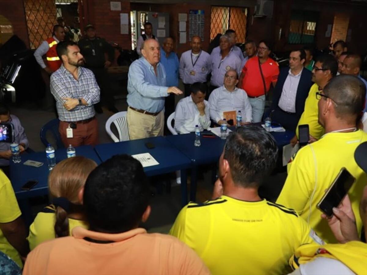 Termina paro de taxistas en Cali tras negociación entre conductores y alcaldía