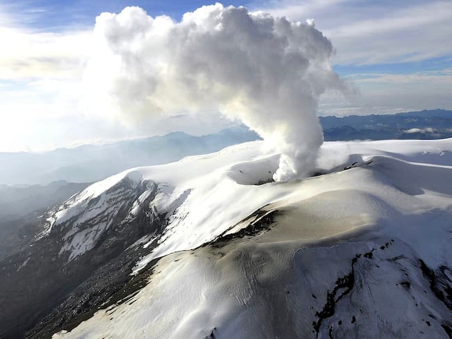Volcán Nevado del Ruiz. (Photo by Handout / Colombian Geologic Service / AFP)