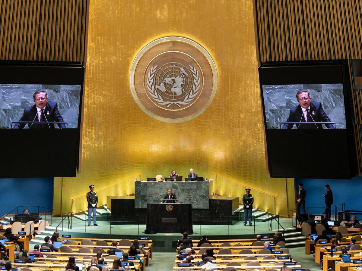 Petro asegura que Venezuela y Cuba son países rebeldes bloqueados por la oligarquía