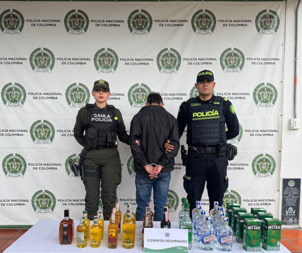 Capturan a joven en Bogotá tras robar licor por más de un millón de pesos en supermercado