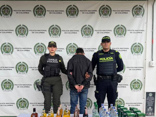 Capturan a joven en Bogotá tras robar licor por más de un millón de pesos en supermercado