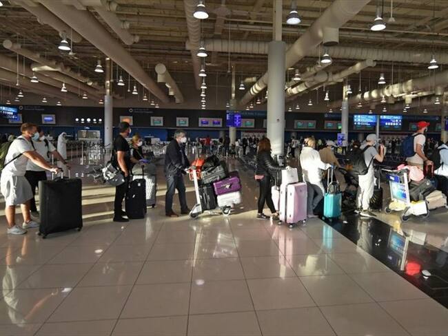 La Cancillería prepara una resolución para auxiliar a los connacionales varados en el exterior. Foto: Getty Images