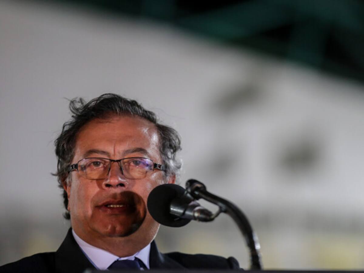 “Solo tenemos cartas, hay que pasar a los hechos”: Petro a bandas que quieren la paz