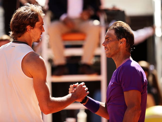 Alexander Zverev de Alemania y Rafael Nadal de España. (Photo by Clive Brunskill/Getty Images)