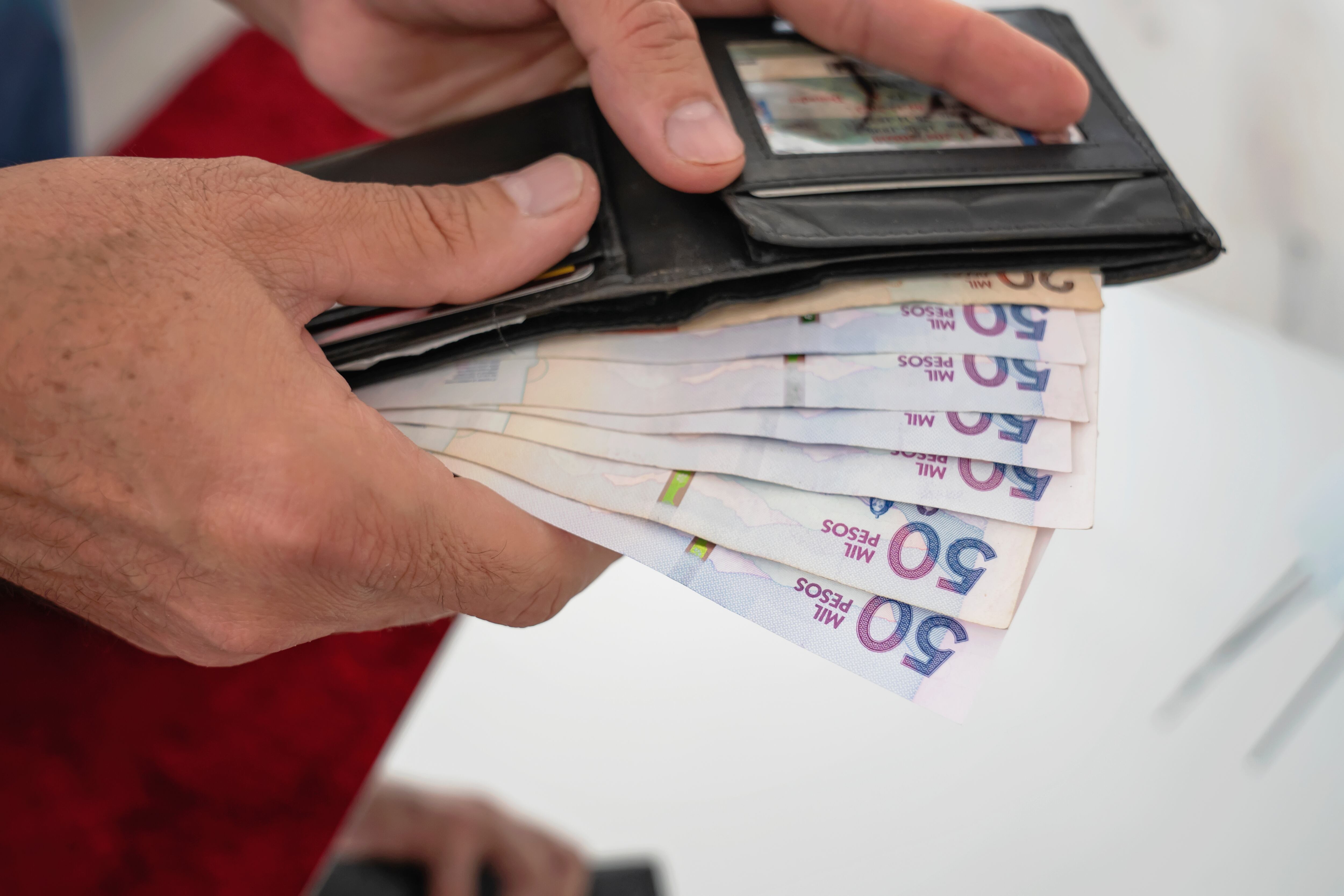 Referencia de salario. Foto: Kryssia Campos vía Getty Images. 