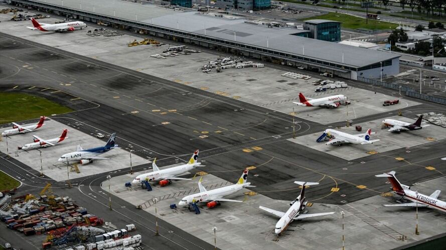 El Aeropuerto Internacional El Dorado pasa de 47 a 65 operaciones por hora, lo que representa 28 aterrizajes y 37 despegues. Foto: Colprensa / JUAN BARRETO