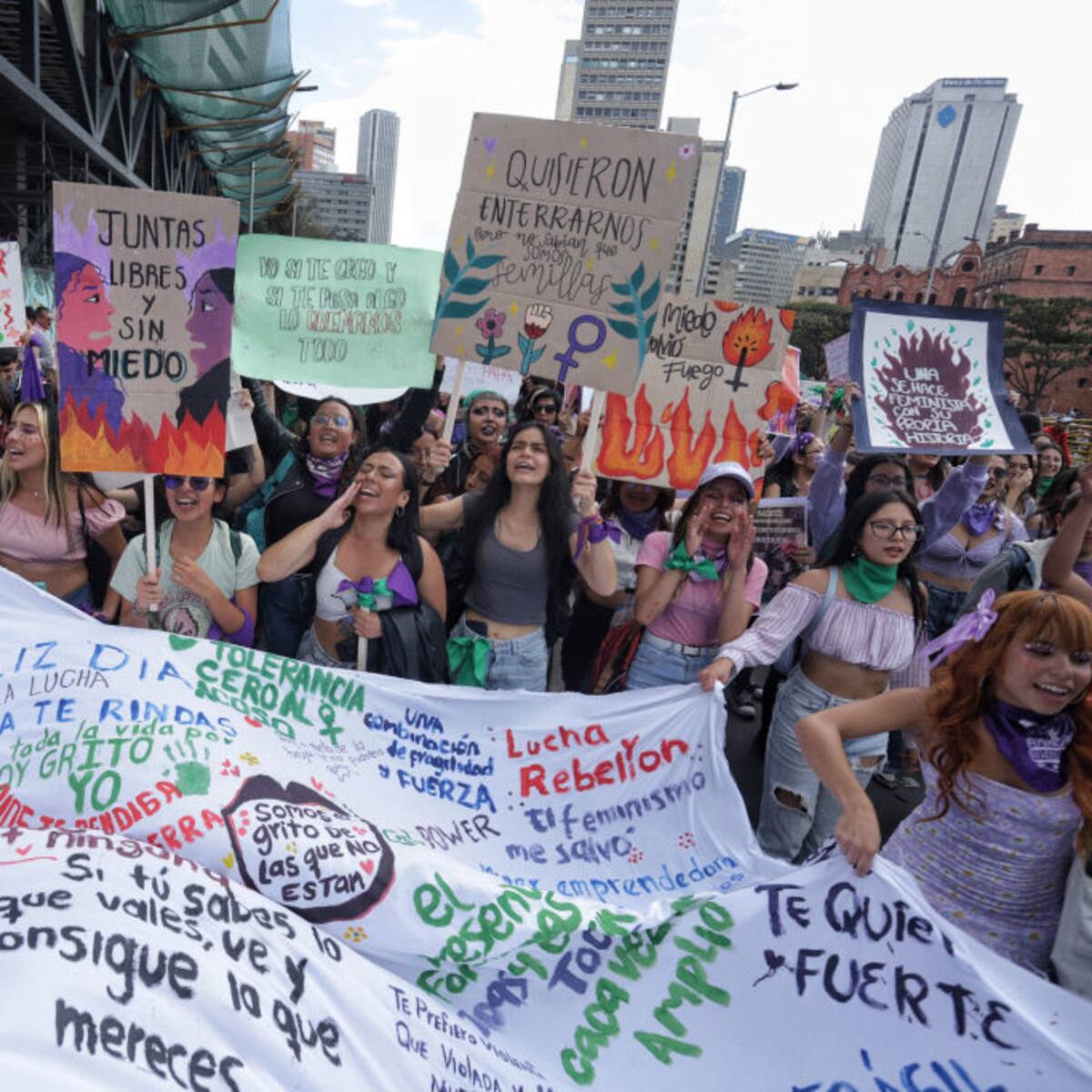 Así fueron las marchas del Día Internacional de la Mujer en Colombia: Reviva el minuto a minuto