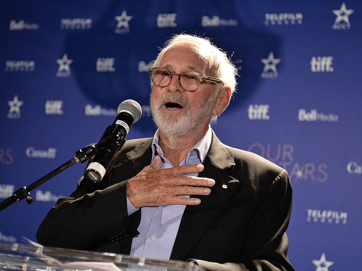 Murió Norman Jewison, director de ‘Hechizo de luna’ y ‘Al calor de la noche’