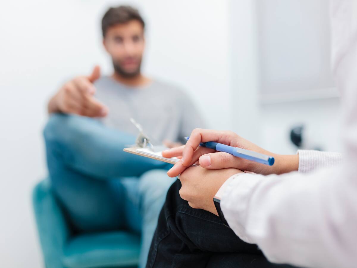 ¿Qué tan peligrosa puede llegar a ser una persona fanática? Experta explicó el fanatismo