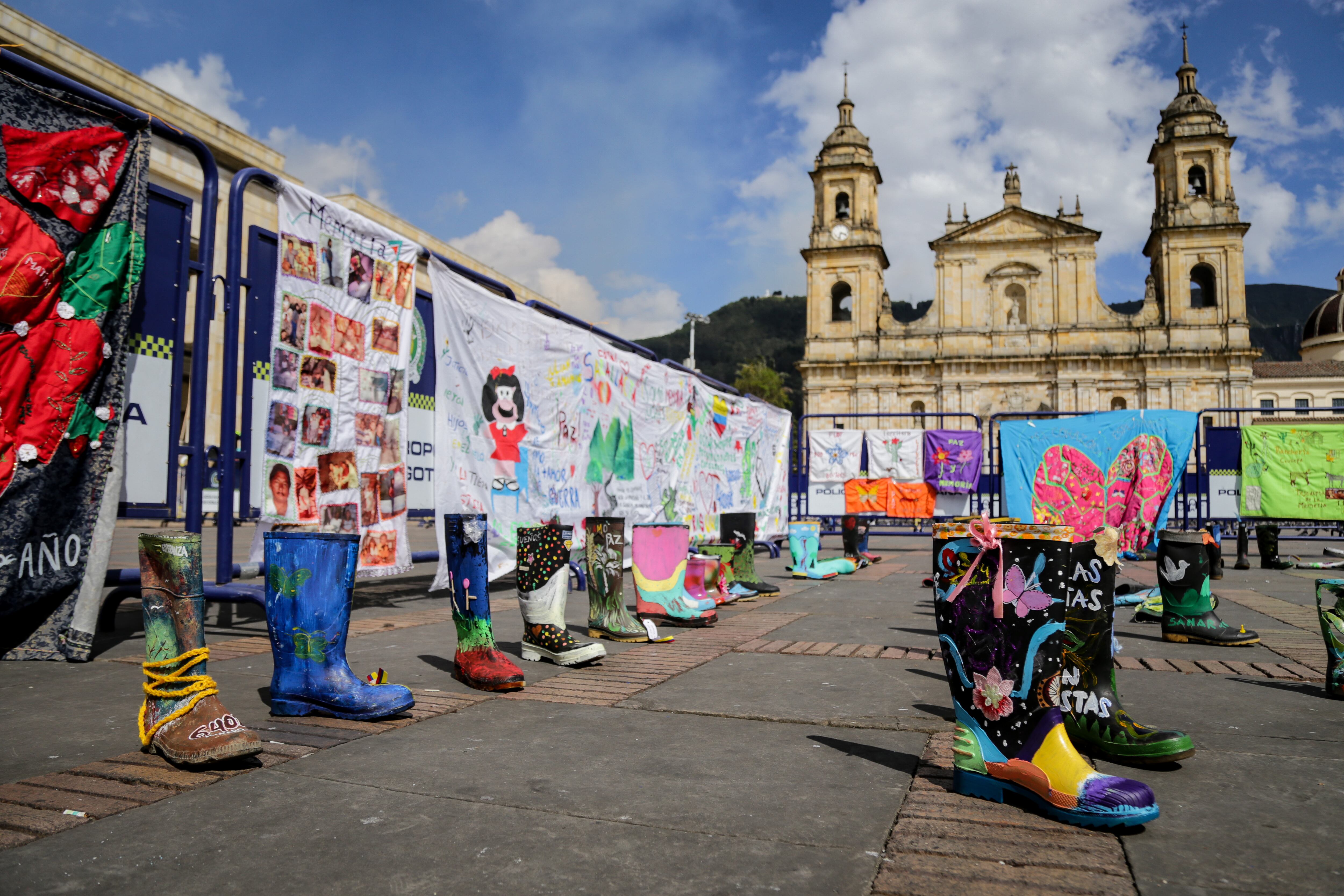 Bogotá. Octubre 03 de 2023. El Ministerio de Defensa y El Ejército realizaron un acto de excusas públicas por las ejecuciones extrajudiciales de las que fueron víctimas jóvenes de Bogotá y Soacha. (Colprensa - Mariano Vimos)