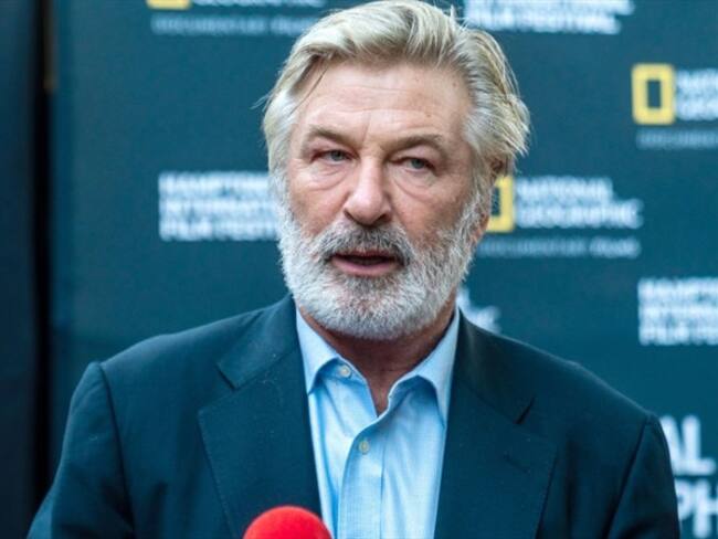 Alec Baldwin disparó un arma de utilería que dejó una mujer muerta en el set. Foto: Getty Images