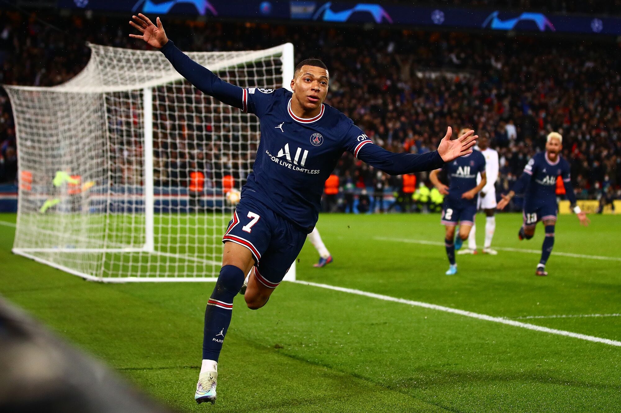 Kylian Mbappé celebrando su gol ante el Real Madrid por Champions League