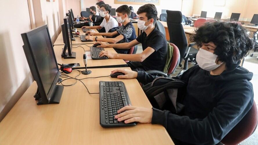 Acuerdo entre Gobierno y empresas dará empleos a jóvenes. Foto: Getty Images