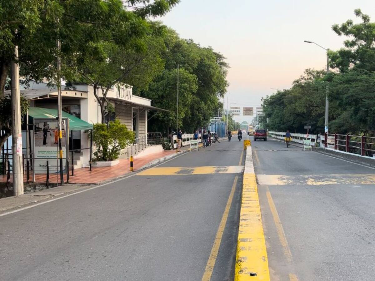 Un centenar de taxistas afectados por cierre fronterizo durante tres días