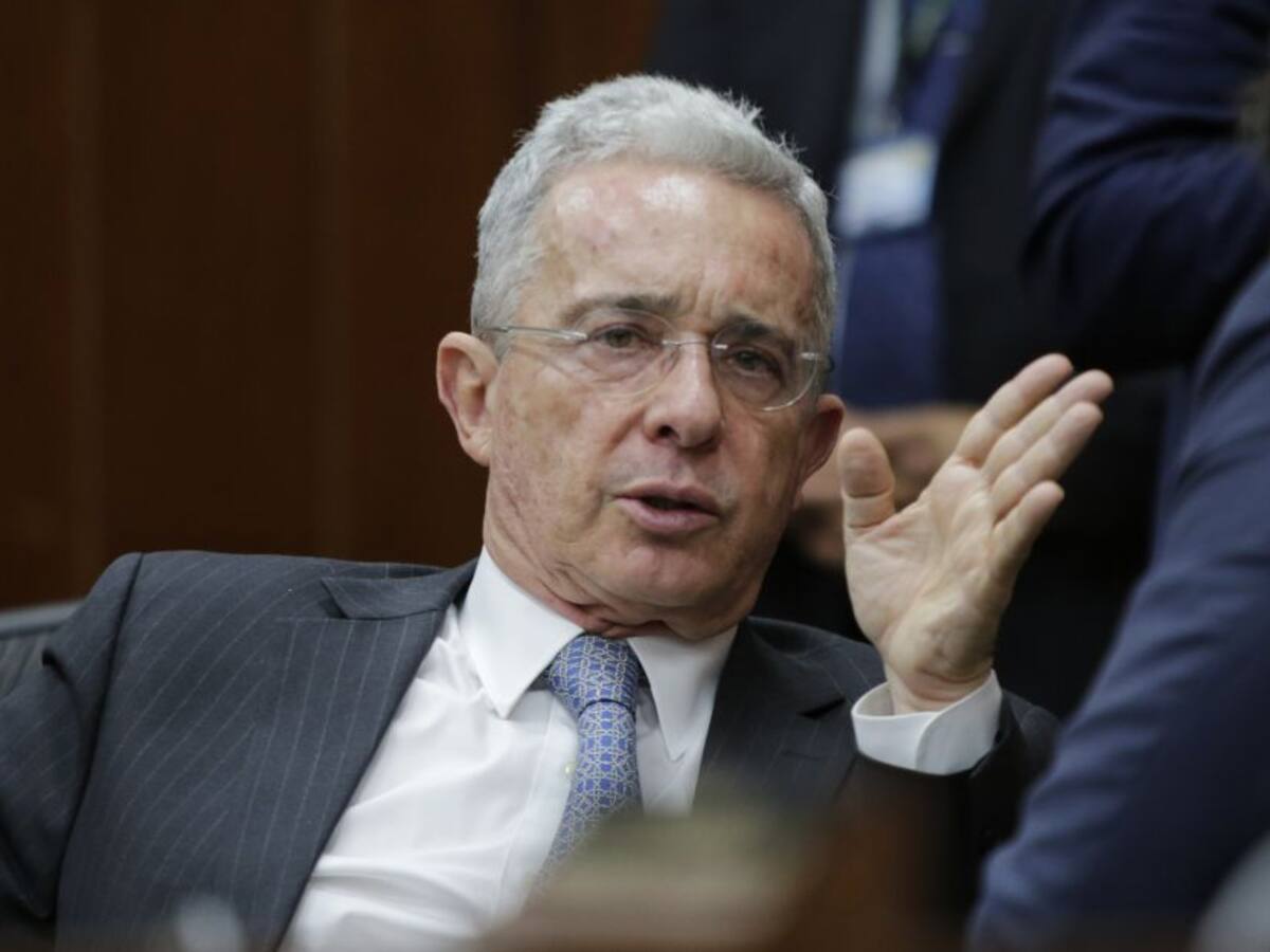 Álvaro Uribe no será investigado por trinos contra Iván Velásquez