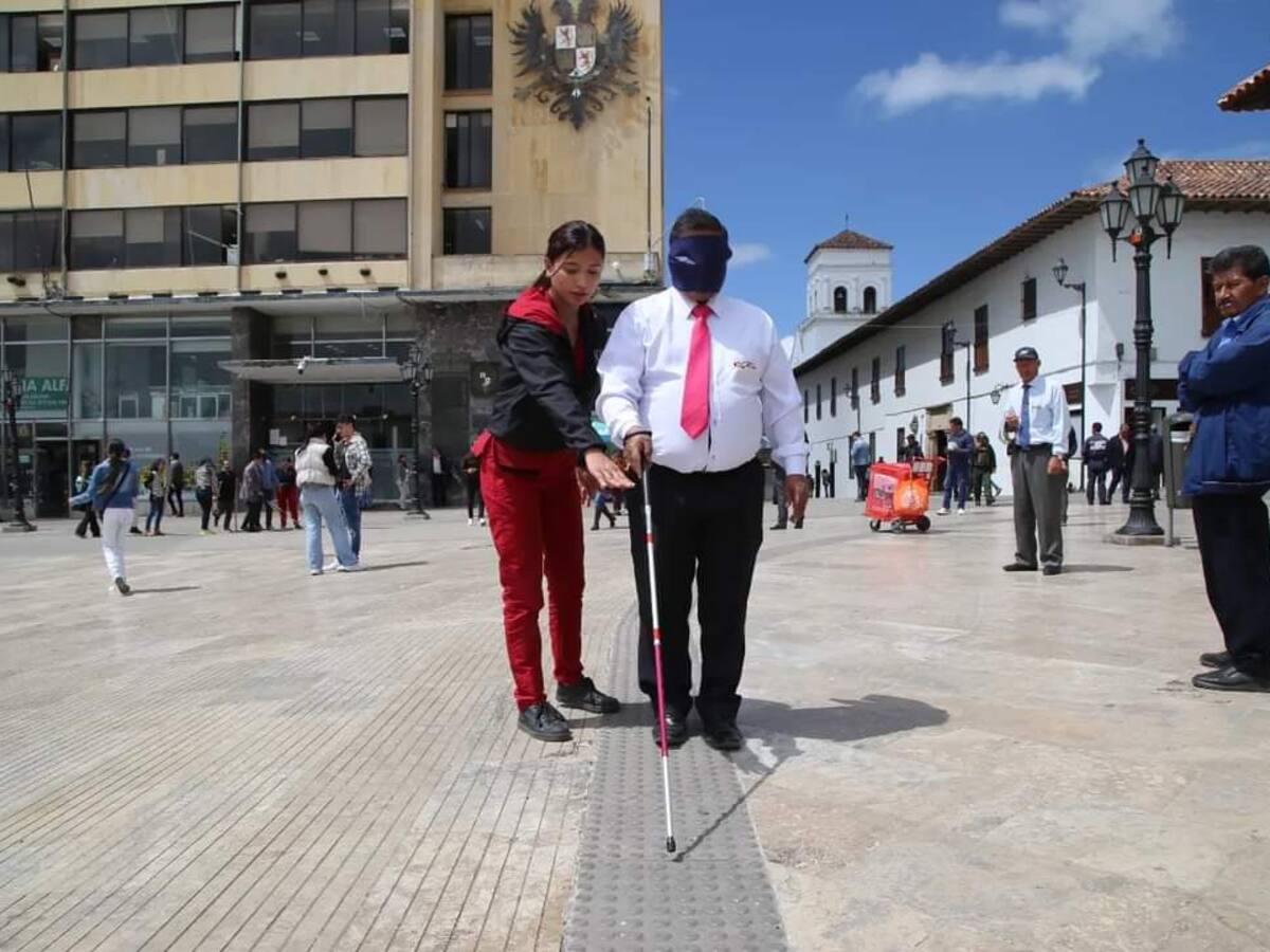 Los transportadores de Tunja se pusieron en los zapatos de los invidentes
