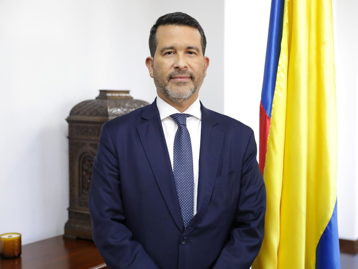 Ordenan arresto domiciliario al director de Dian, Luis Eduardo Llinás, por desacato