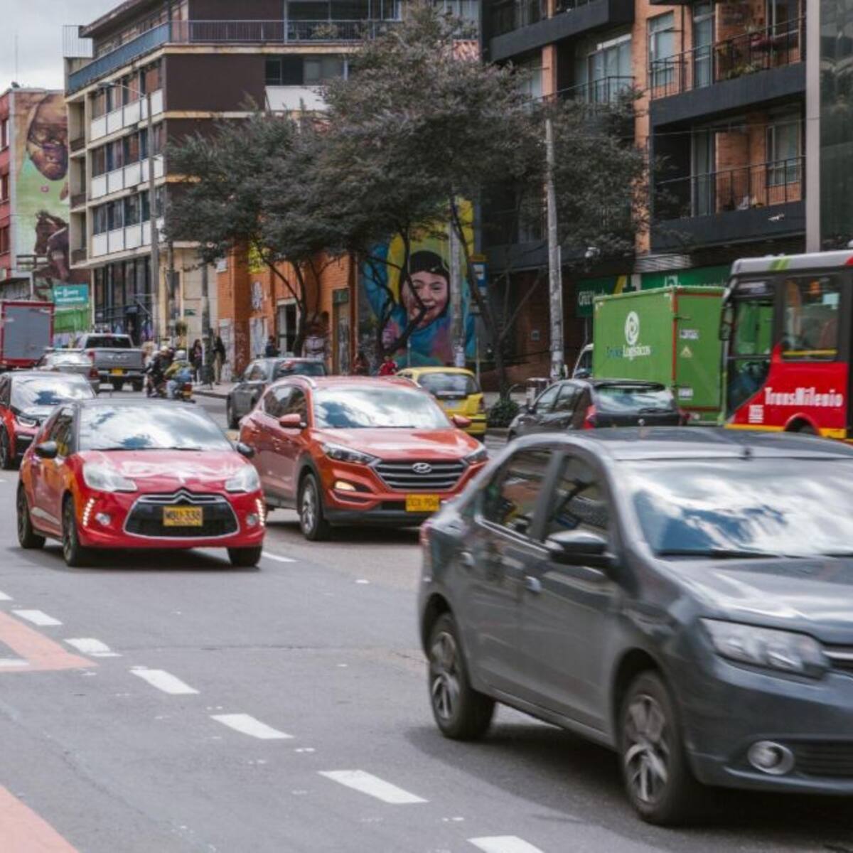 Mal parqueados y bloqueos en intersección: las infracciones que se impondrán en la carrera Séptima