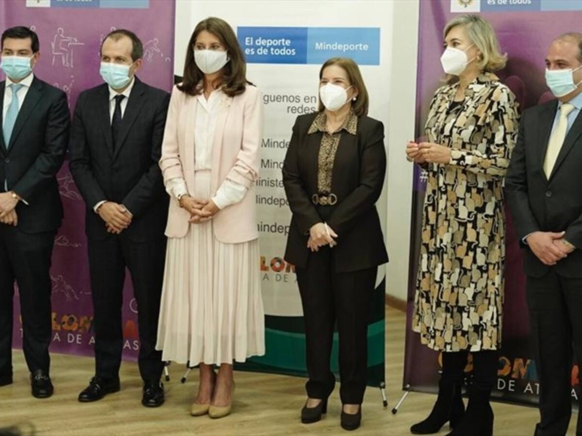 Gobierno firma pacto para prevenir actos de corrupción en construcciones deportivas