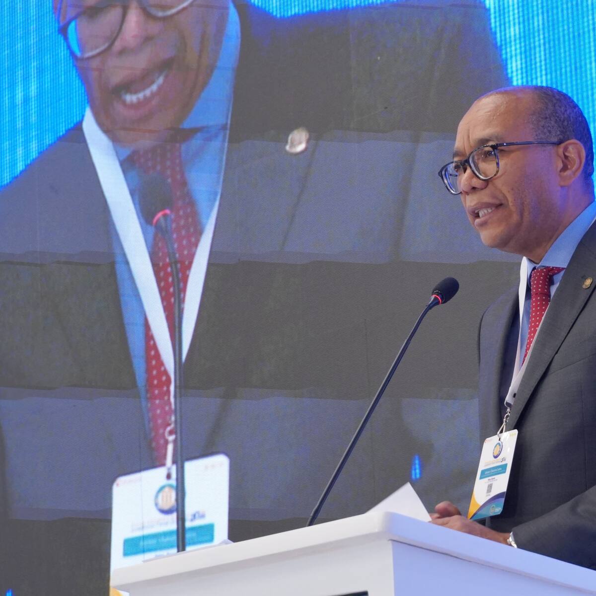 Presidente de Corte Suprema advierte de independencia judicial en posesión de magistrados