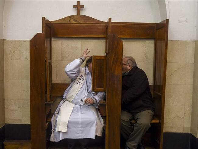 ¿Puede ser un cura obligado a revelar un secreto de confesión?