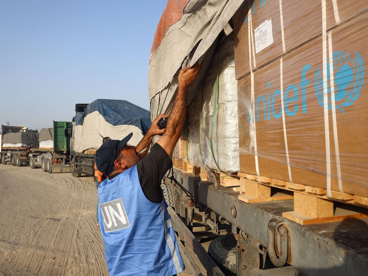 Llegó camión con combustible a la frontera de Gaza para cargar los vehículos de la ONU