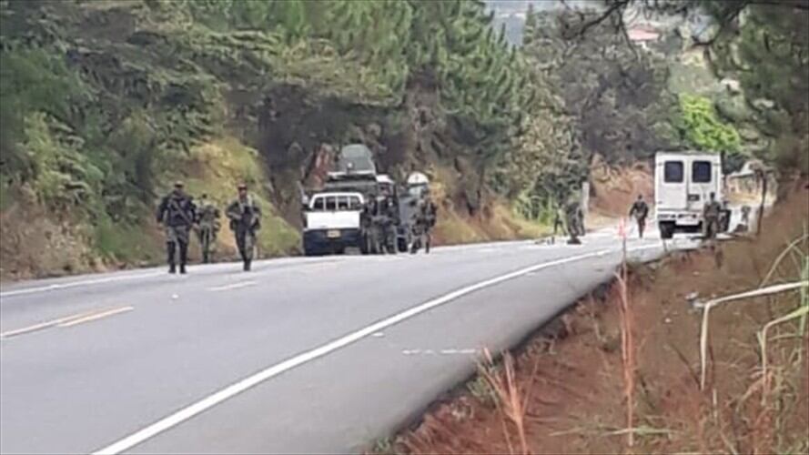 En horas de la mañana de este domingo fueron encontrados los elementos sospechosos en el sector de El Mango. Foto: Cortesía/ Sucesos Cauca.