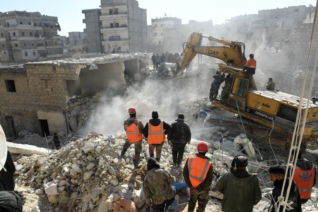 Derrumbe de edificio en Alepo, Siria. (Photo by -/AFP via Getty Images)