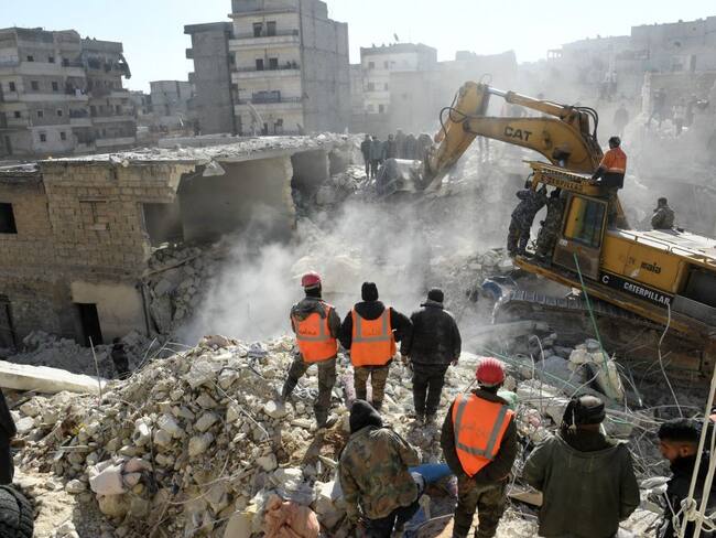 Derrumbe de edificio en Alepo, Siria. (Photo by -/AFP via Getty Images)