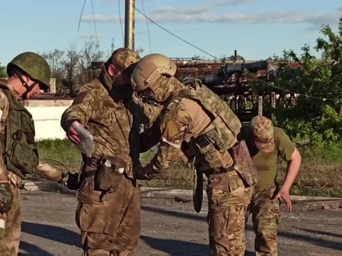 Rusia dice que otros 694 militares ucranianos “se rindieron” en Azovstal