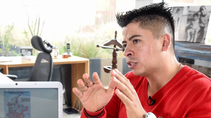 Senador Ariel Ávila y su estudio sobre guerra en Colombia por medio de la literatura