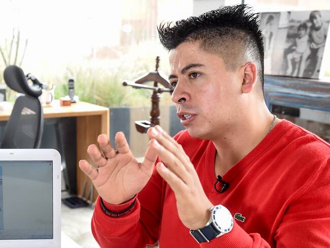 Senador Ariel Ávila y su estudio sobre guerra en Colombia por medio de la literatura