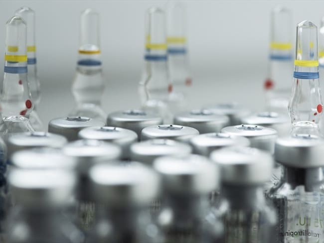 Científico cubano gana premio por su invento para inyectar sin agujas