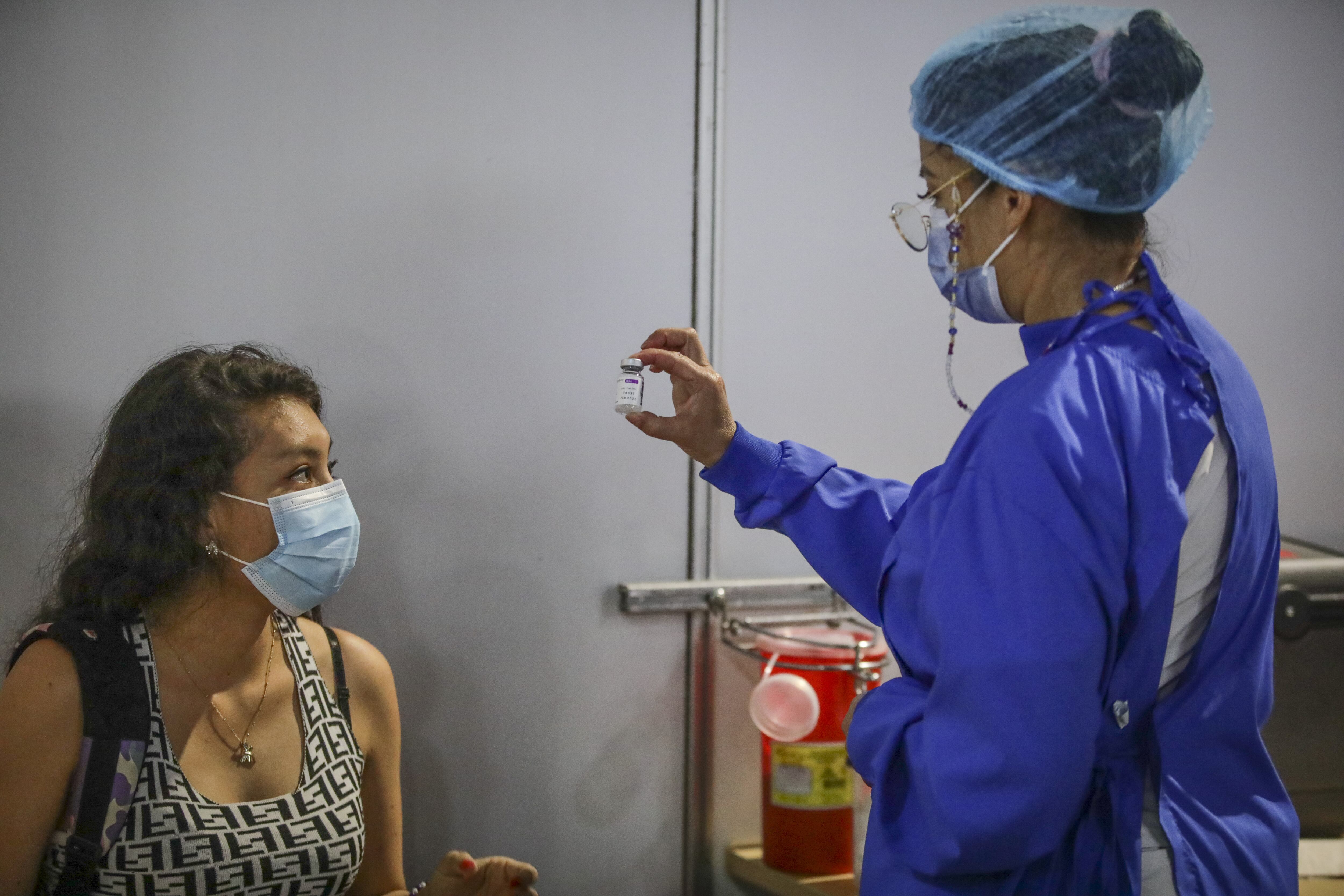 BOGOTA, COLOMBIA - JANUARY 12: A Woman receives a dose of the coronavirus disease COVID-19 vaccine at a vaccination center in Bogota, Colombia on January 12, 2022. (Photo by Juancho Torres/Anadolu Agency via Getty Images)