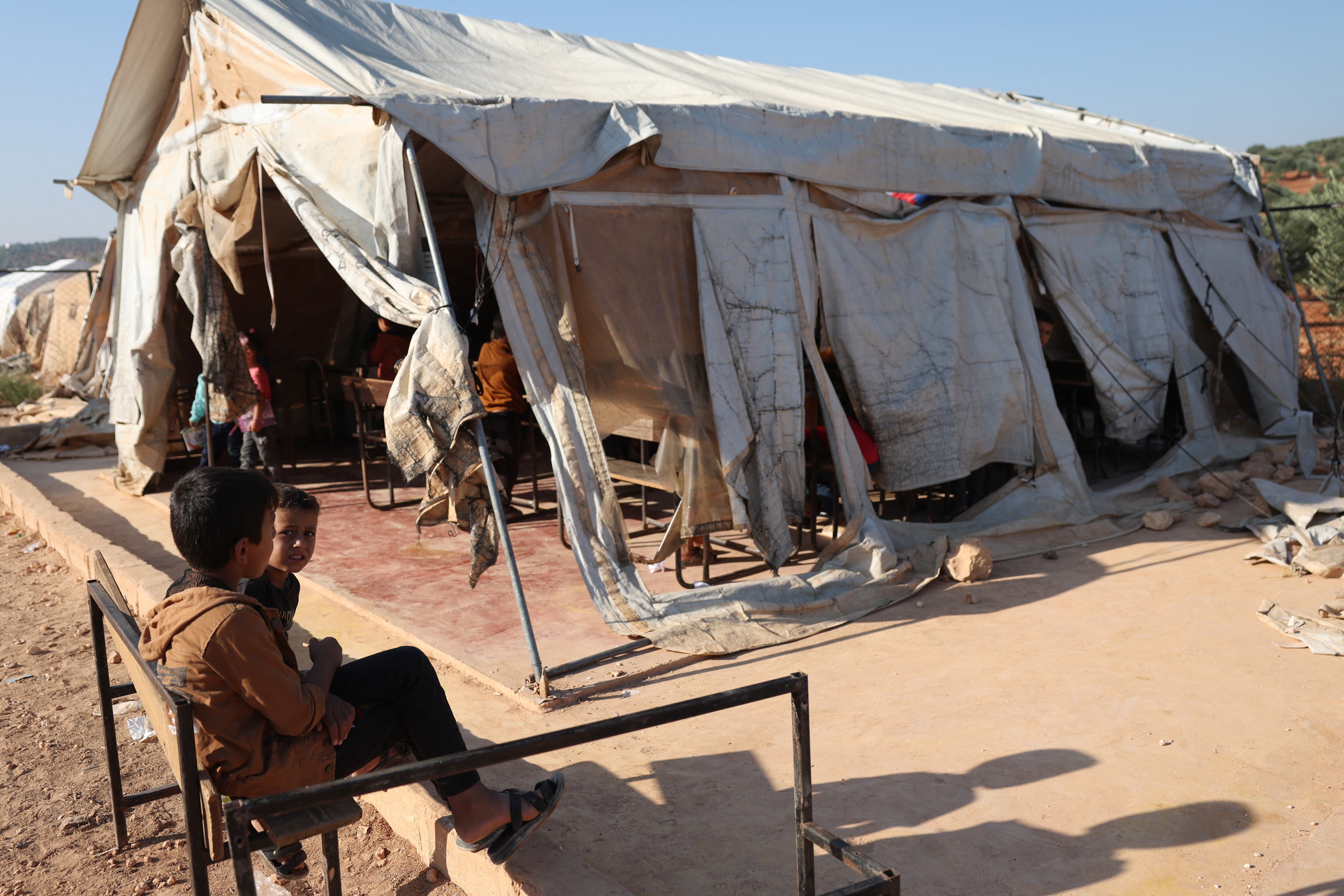 Imagen de referencia de campamento por desplazamientos en Siria. FOTO: OMAR HAJ KADOUR (AFP via Getty Images)