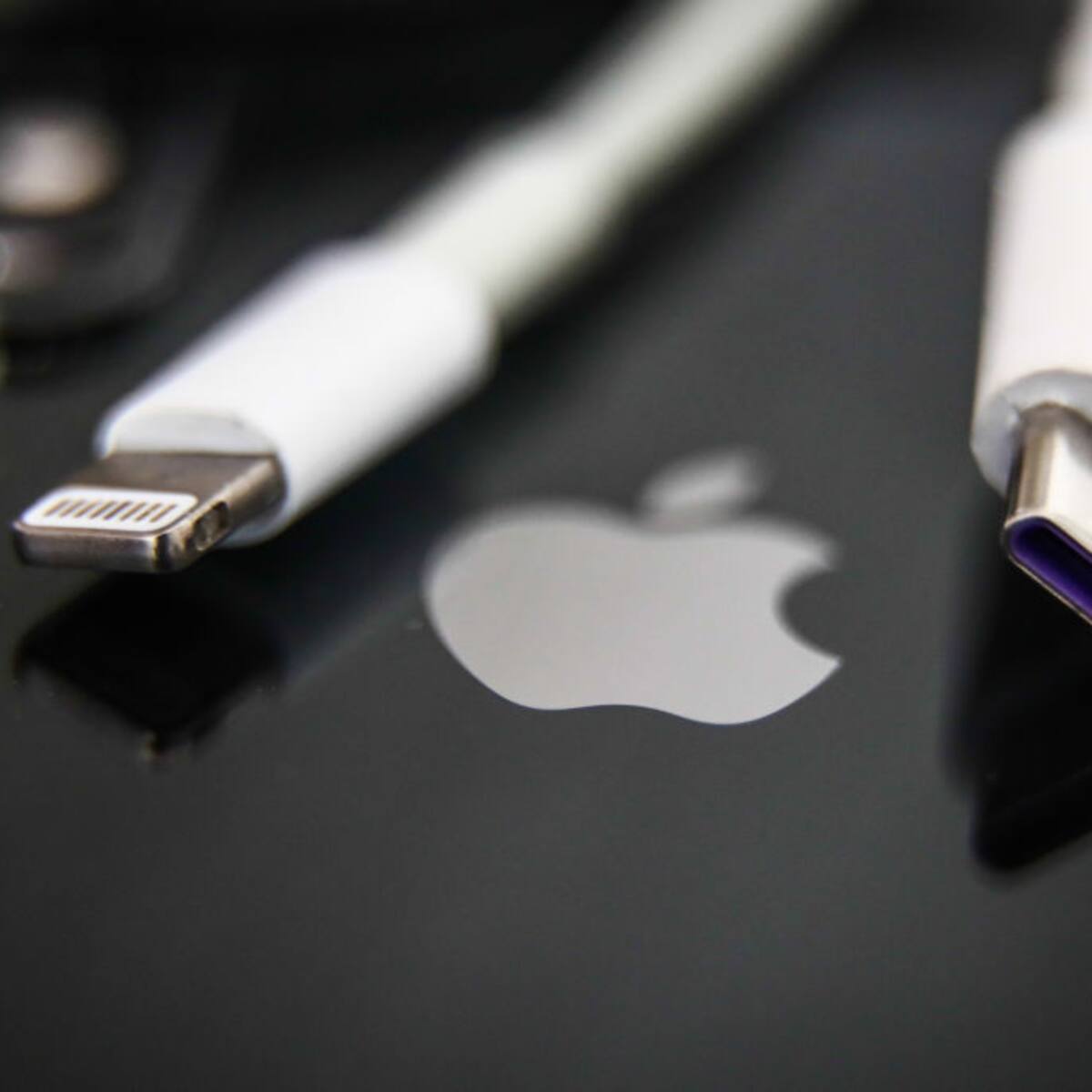 Apple deberá pagar 100.000 dólares por la demanda que presentó usuario por no incluir cargador de iPhone