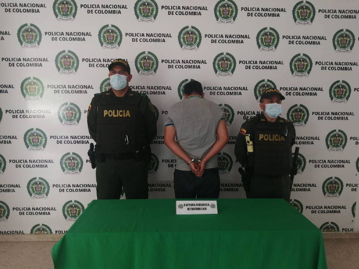 Cárcel para joven que botó por un balcón a su mamá en Santander