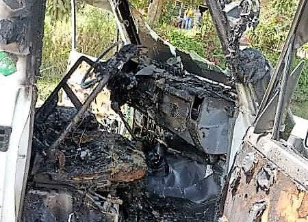 Recientemente un grupo armado incineró un vehículo en El Tambo, Cauca. Crédito: En línea Popayán.
