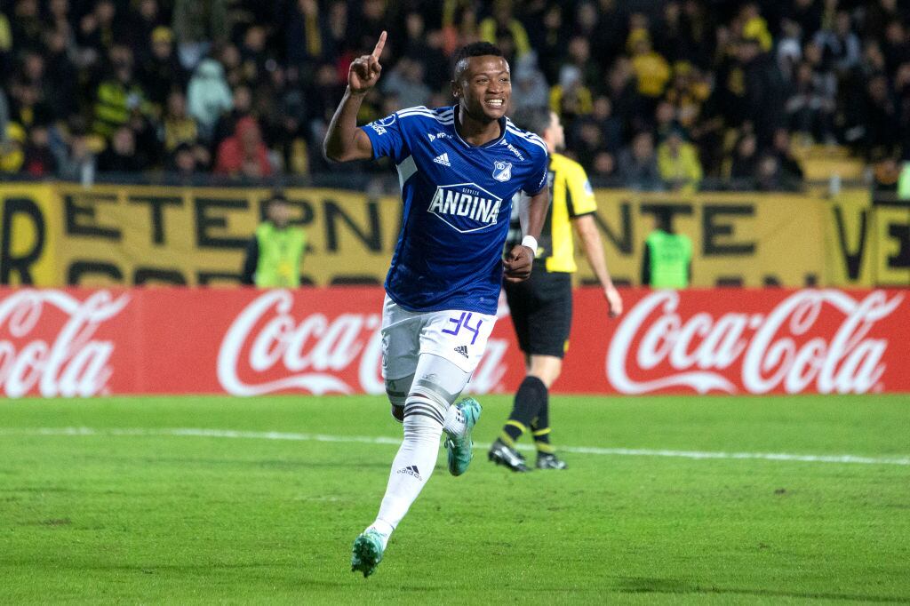 Oscar Cortes celebra su gol con Millonarios frente a Peñarol de Uruguay por Copa Sudamericana. 20 de abril de 2023. Foto: Ernesto Ryan/Getty Images.