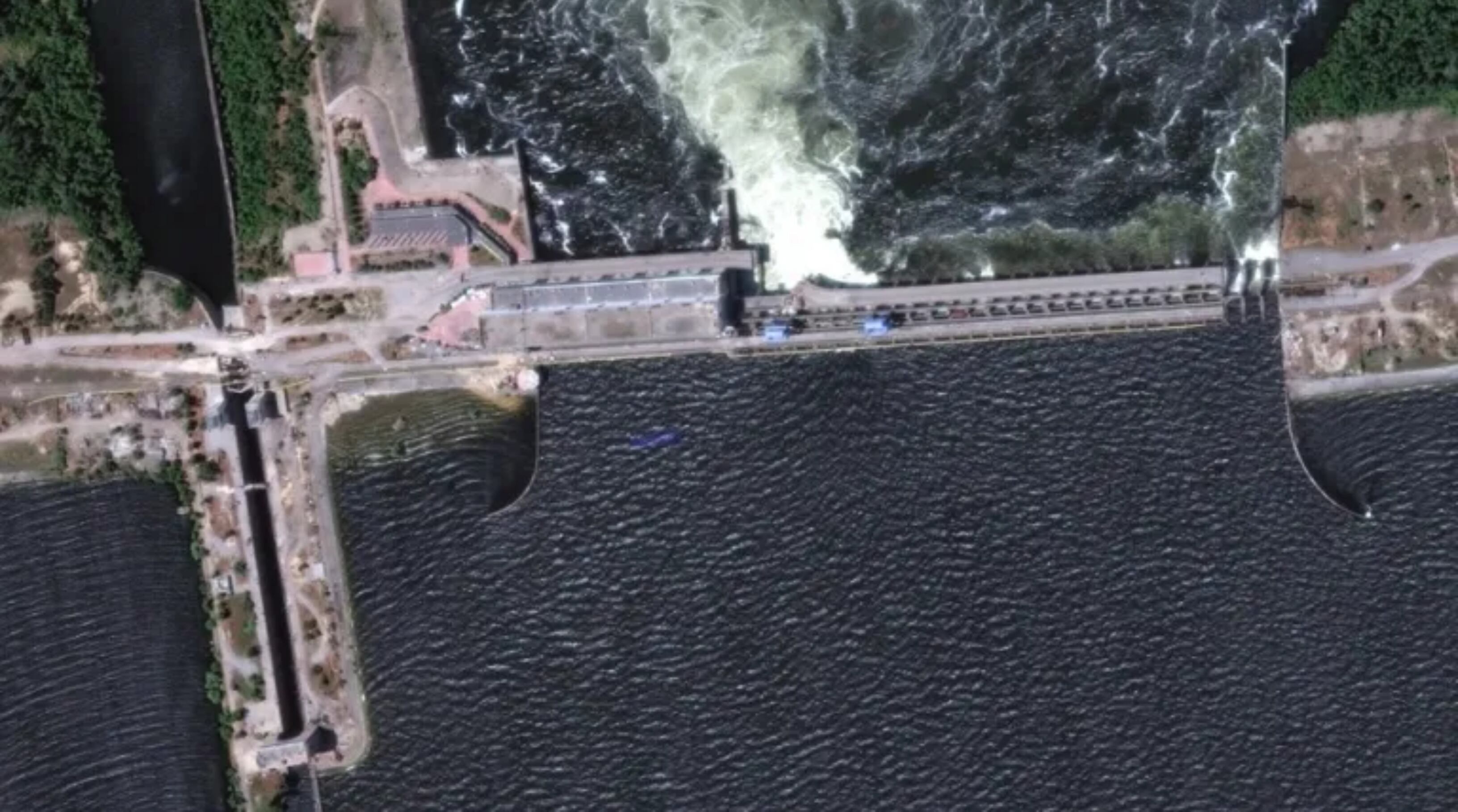 Imagen satelital proporcionada por Maxar Technologies de la presa y planta hidroeléctrica de Nova Kajovka, en el sur de Ucrania, antes de la explosión del martes.EFE/EPA/MAXAR