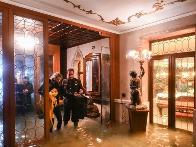 Bajo el agua, así amanecieron algunos hoteles en Venecia por aumento en la marea