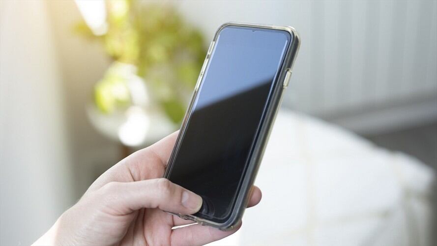 Vigilarán que congresistas en Bélgica no se distraigan con celulares durante sesiones. Foto: Getty Images